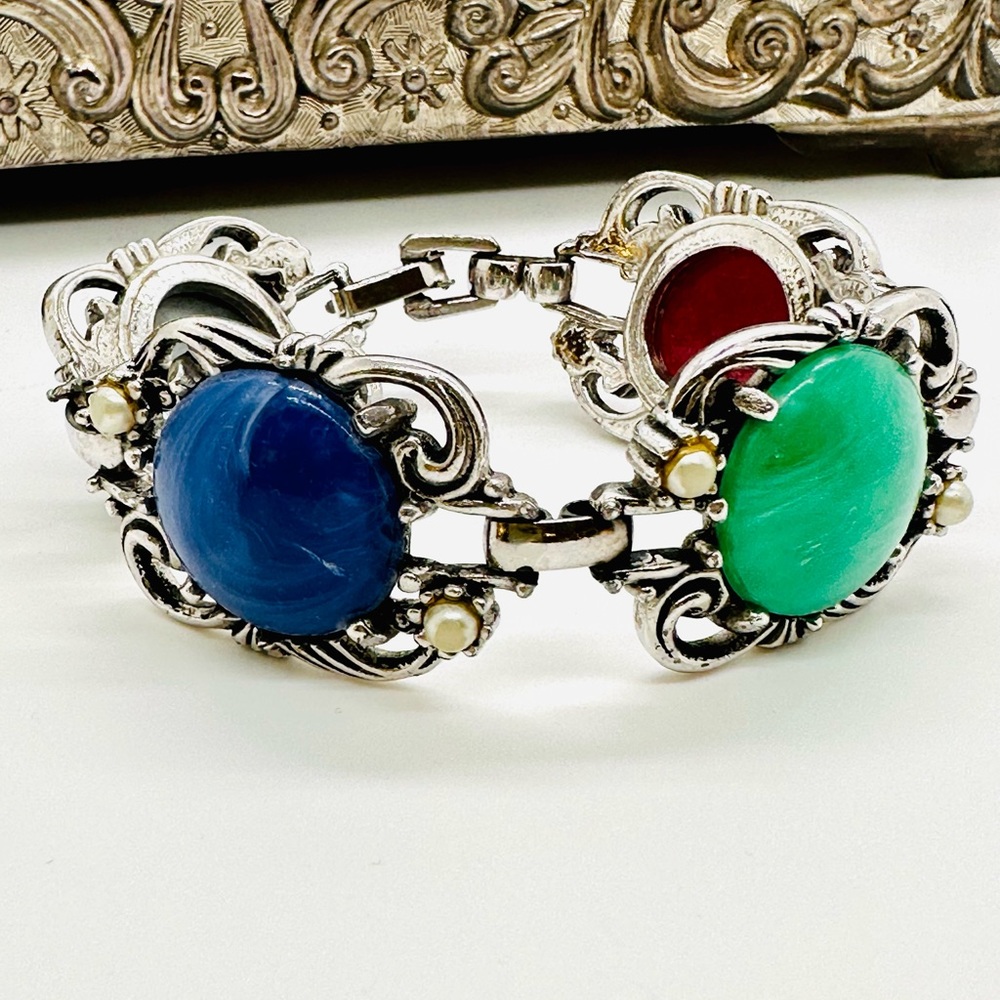 Vintage Lucite Cab Bracelet